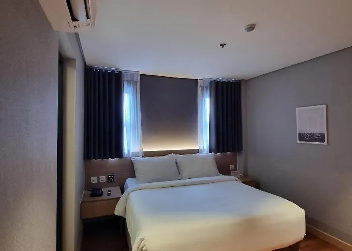Moonstar Capsule Hostel