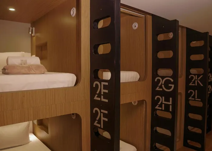 Moonstar Capsule Hostel *