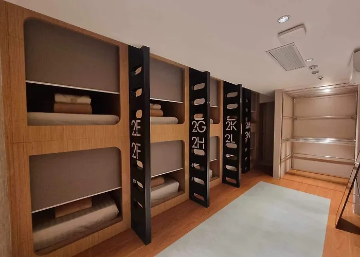 Moonstar Capsule Hostel *